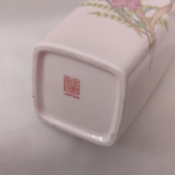 Beautiful Vintage Square Pink Vase with Lily Flower Design, Made in Japan - Picture 4 of 4